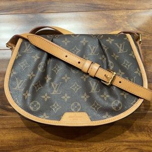 LOUIS VUITTON Menilmonte MM